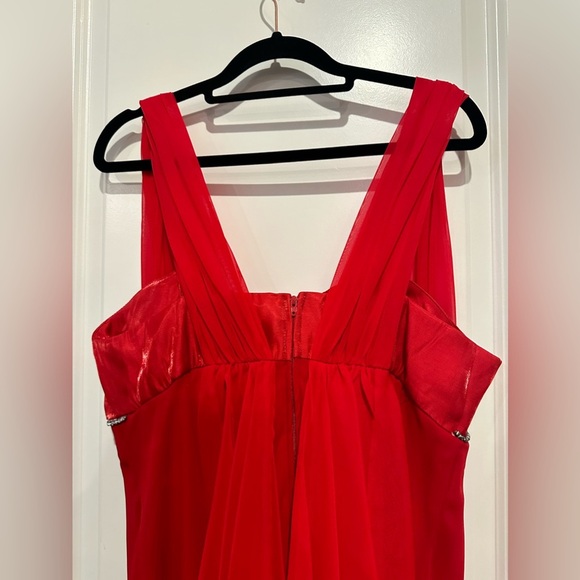 Elegant Red Evening Gown - Picture 3 of 6